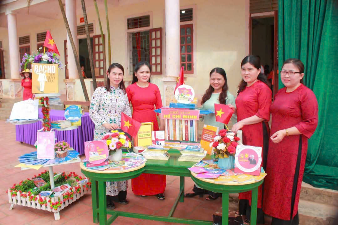 HƯỞNG ỨNG NGÀY HỘI ĐỌC SÁCH VÀ ĐÓN TRẺ MN 5 TUỔI LÀM QUEN TRƯỜNG TIỂU HỌC